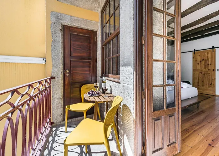 מלון Guestready - Castlerock Pub & *