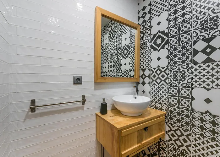 מלון Guestready - Castlerock Pub &